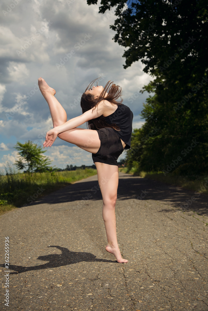 Obraz premium Beautiful ballerina in nature