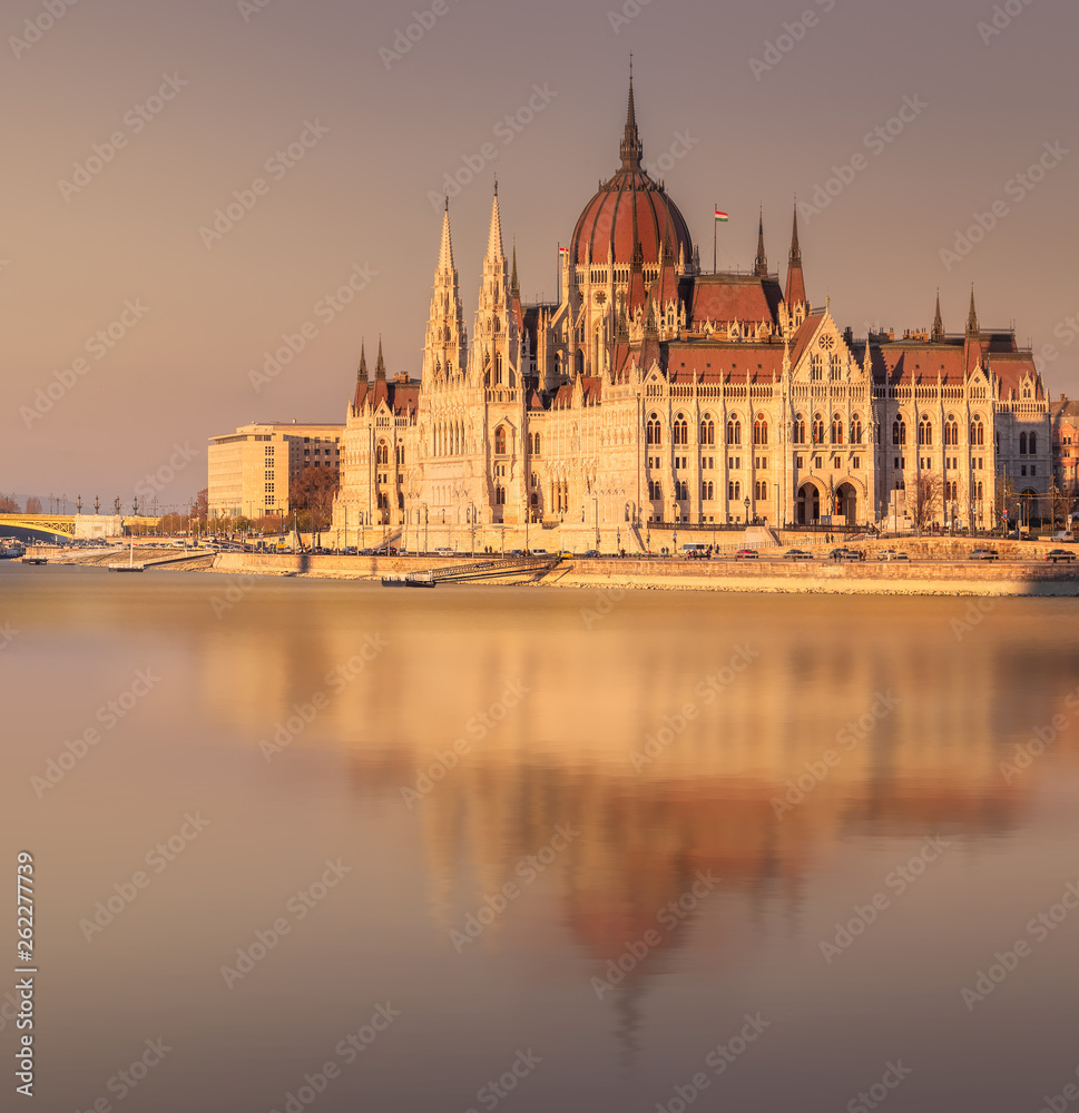 Fototapeta premium Parliament building and river Danube of Budapest