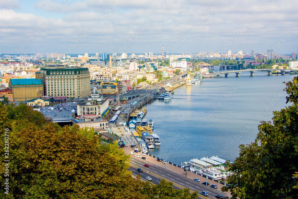 Obraz premium City landscape of Kiev overlooking the Dnieper_