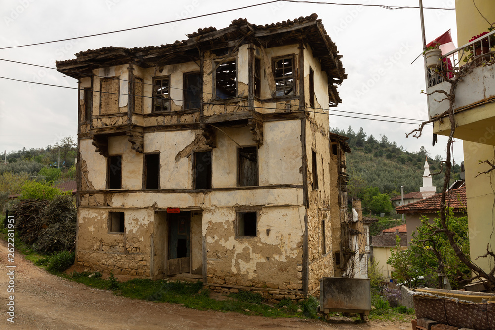 decaying Ottoman mansions