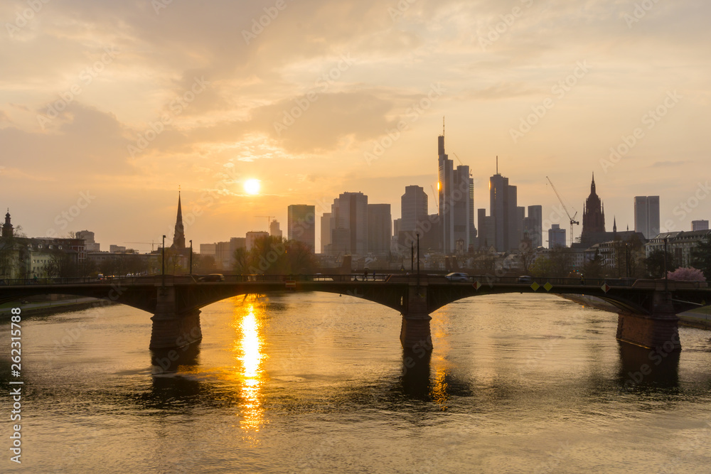Frankfurt skyline sonnenuntergang