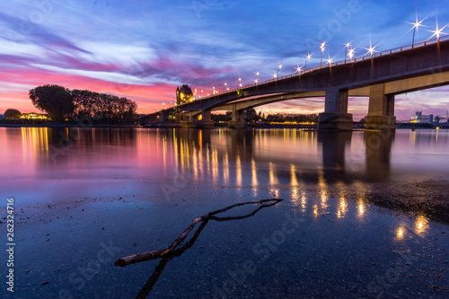 Rheinbrücke Worms im Sonnenuntergang