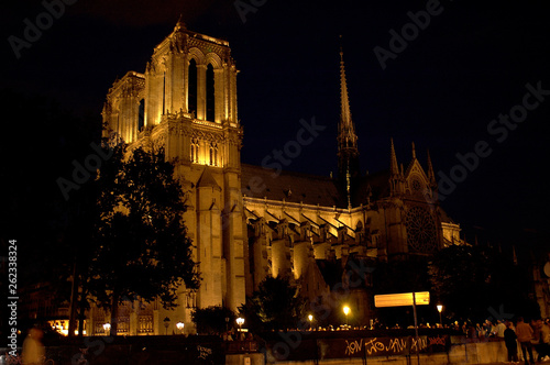Notre Dame París de Noche