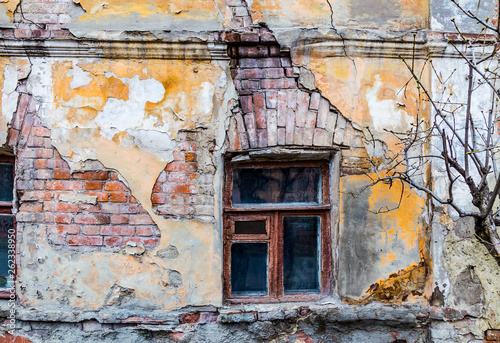 Bilde på lerret Old vintage brick house with cracks and old wooden window