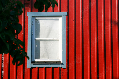 Fenster eines schwedischen Holzhauses