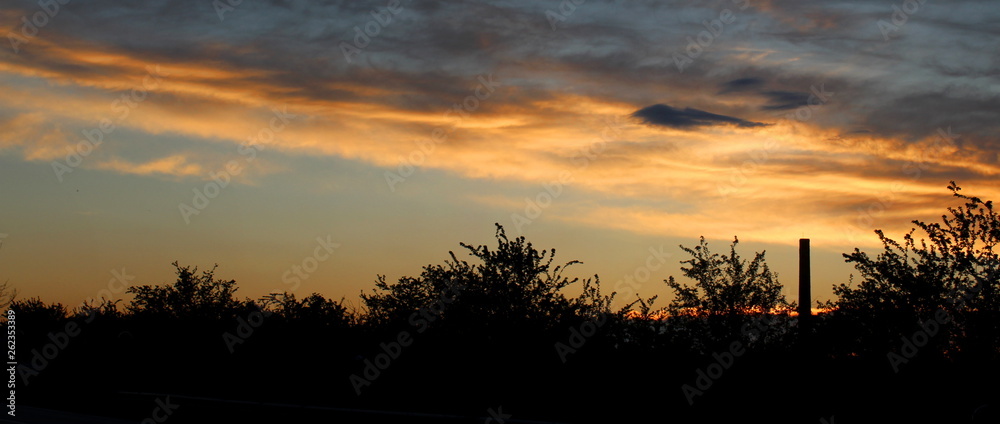 Fototapeta premium Ciminiera al tramonto