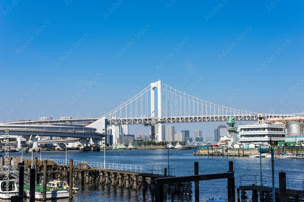 Obraz premium Tokyo Rainbow Bridge over Keihin Canal