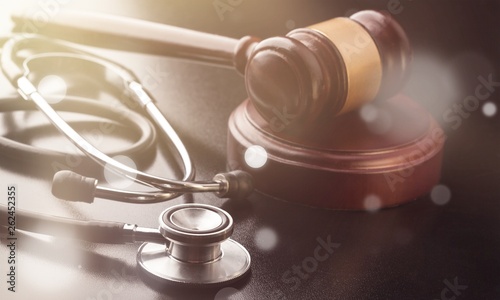 Фотография Wooden gavel and stethoscope close-up view