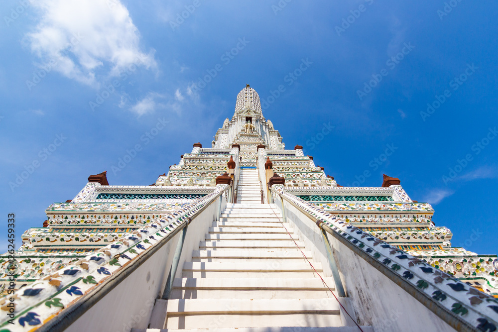 Wat Arun, Thailand - Wat Arun or commonly referred to in the language that the measure notified or called Wat ancient temple. Each year, thousands of tourists