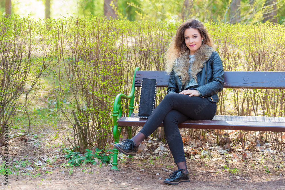 Obraz premium Beautiful woman relaxing on bench