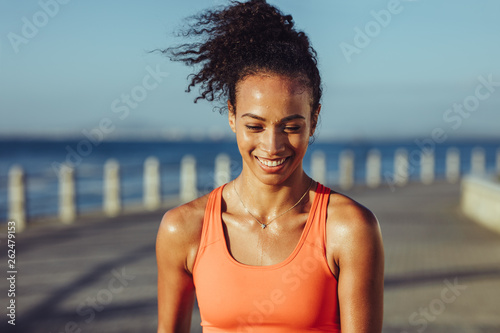 Fototapeta Naklejka Na Ścianę i Meble -  Sporty woman taking a break while exercising