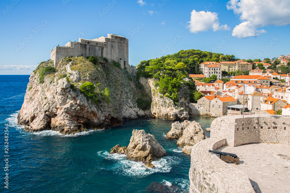 Festung Lovrijenac mit Bucht im West Hafen von Dubrovnik