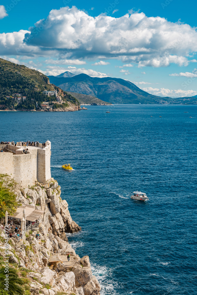 Obraz premium Weitblick mit Einfahrt zum Hafen von Dubrovnik