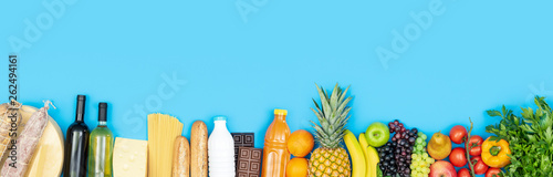 Fotografia Fresh healthy grocery shopping items