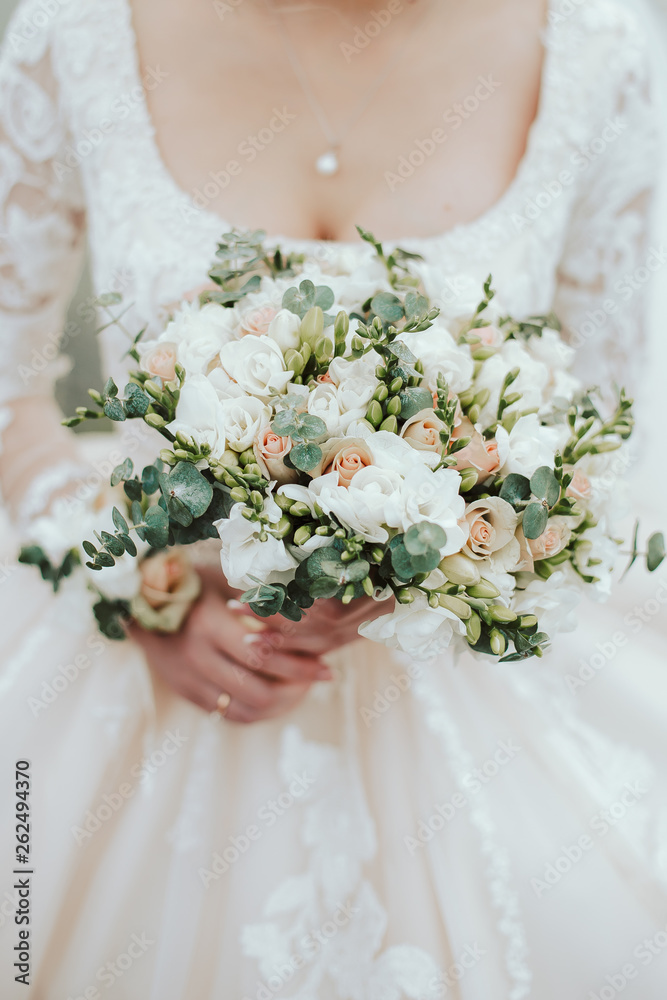 Wedding flowers bride.