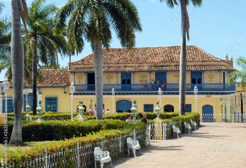 Photography Ville de Trinidad, Palacio de Ortiz, Plaza Mayor et ses palmiers, Cuba, Caraîbes