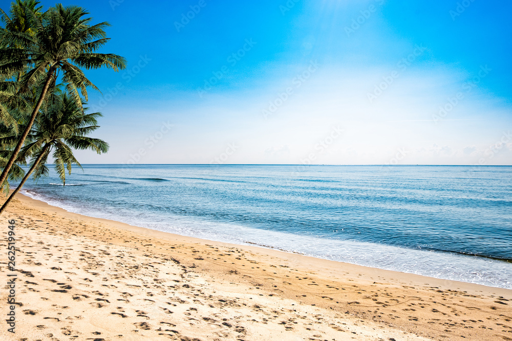 Sea view from the beach with clear sky, paradise beach, summer, Thailand's tropical beach, outdoor travel concept Sea view from the beach with clear sky, paradise beach, summer, Thailand's tropical beach, outdoor travel concept