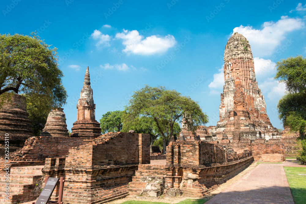 Obraz premium Ayutthaya, Thailand - Apr 10 2018: WAT PHRA RAM in Ayutthaya, Thailand. It is part of the World Heritage Site - Historic City of Ayutthaya.
