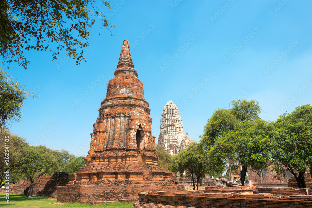Fototapeta premium Ayutthaya, Thailand - Apr 10 2018: WAT RATCHABURANA in Ayutthaya, Thailand. It is part of the World Heritage Site - Historic City of Ayutthaya.