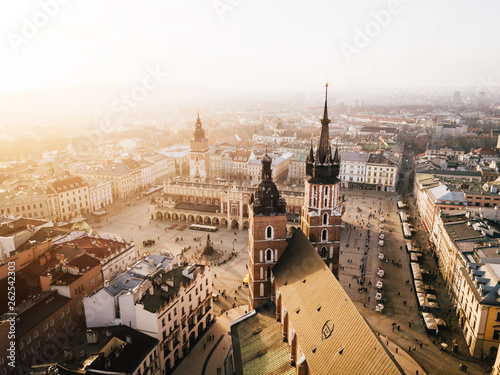 Kraków Bazylika Mariacka i Sukiennice Panorama z powietrza - Zachód Słońca © Wiktor