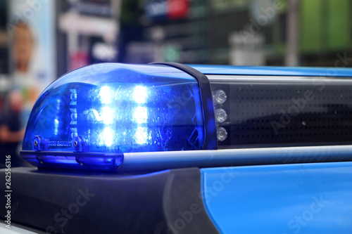 Blaulicht an einem Polizei Einsatzwagen photo