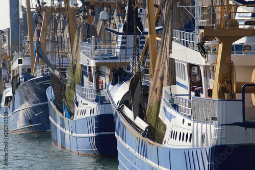 Fotografia Fishing trawlers in the harbor of Scheveningen, Holland