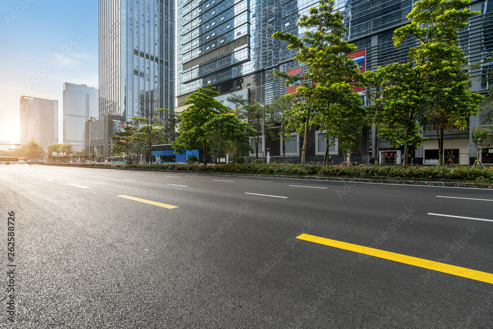 Obraz premium empty highway with cityscape and skyline of shenzhen,China.