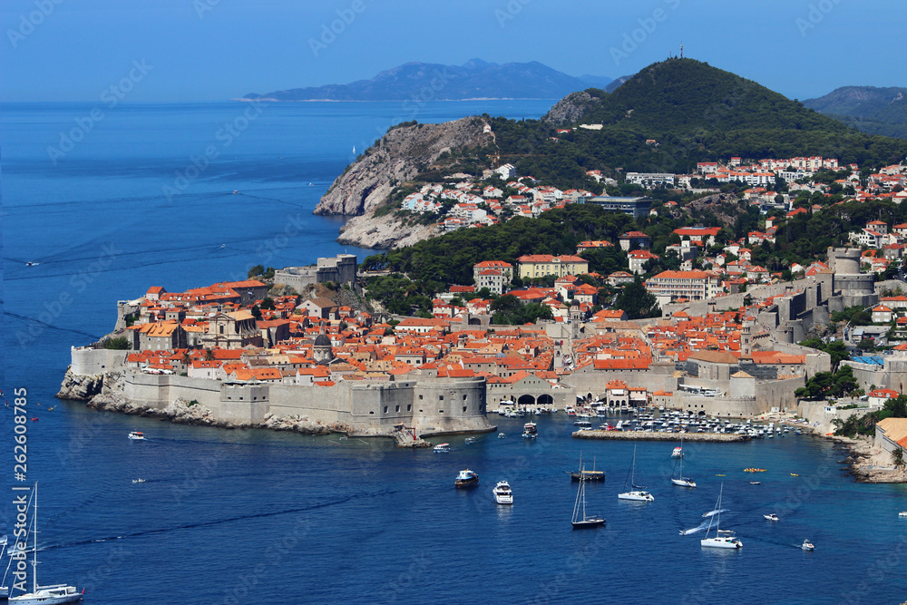 overview of the historic oldtown in Dubrovnik