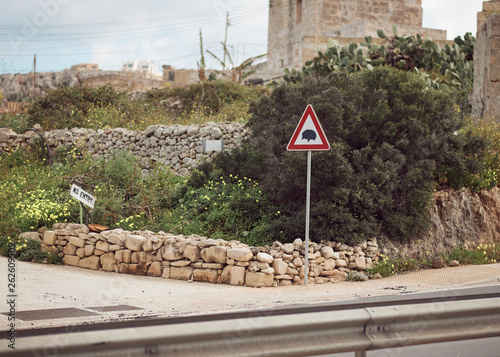 Znak ostrzegający przed jeżami, Malta