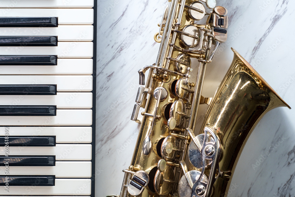 Naklejka premium Classical Saxophone Piano Keyboard