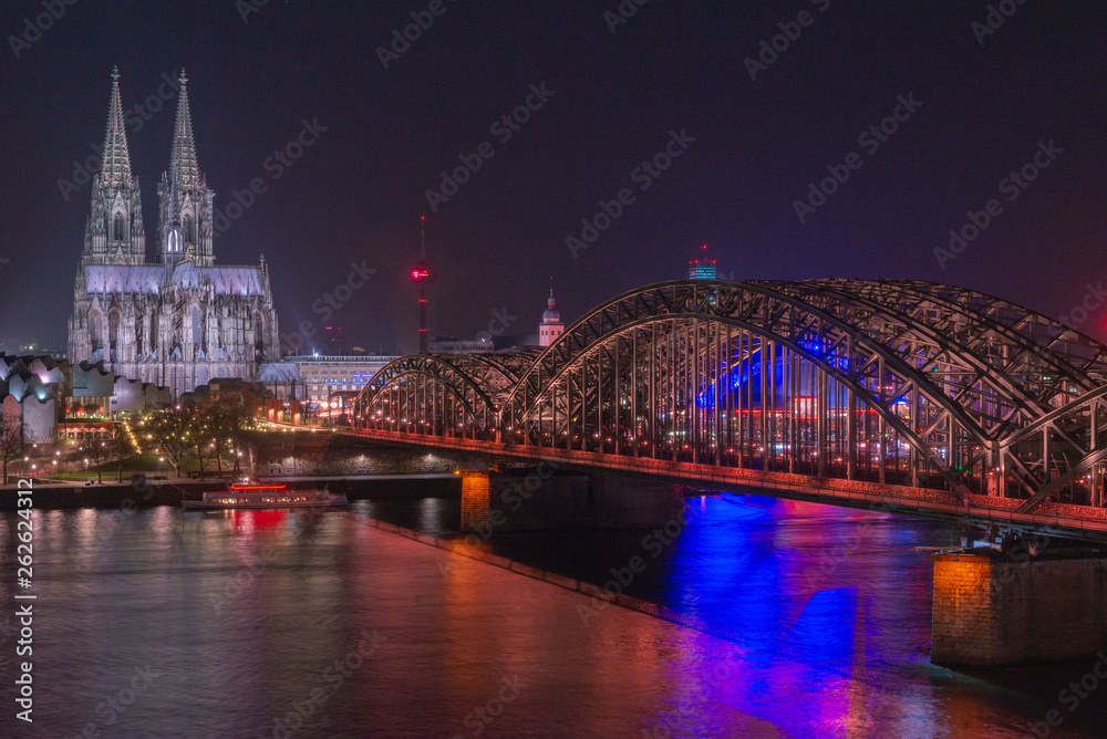 Obraz premium Cologne by night