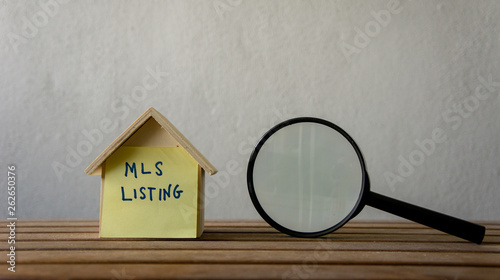 Obraz na plátne House or home model with text MLS (Multiple listing service) Listing (For Sale by Owner)