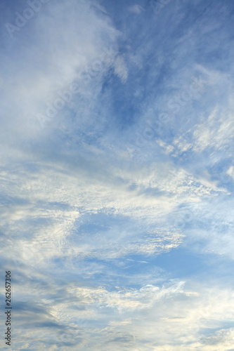 Fototapeta Naklejka Na Ścianę i Meble -  dramatic white cloud on blue sky, nature background