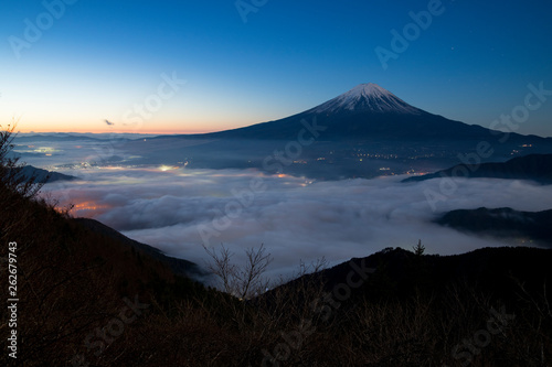 新道峠より朝の富士山を望む