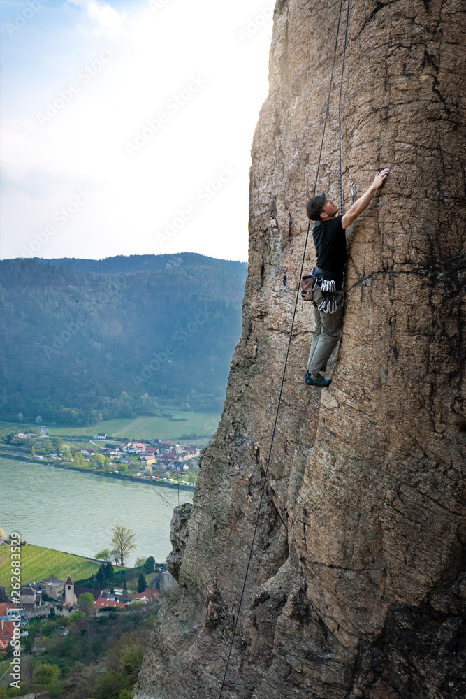 Fototapeta premium Kletterer am Edelweissturm