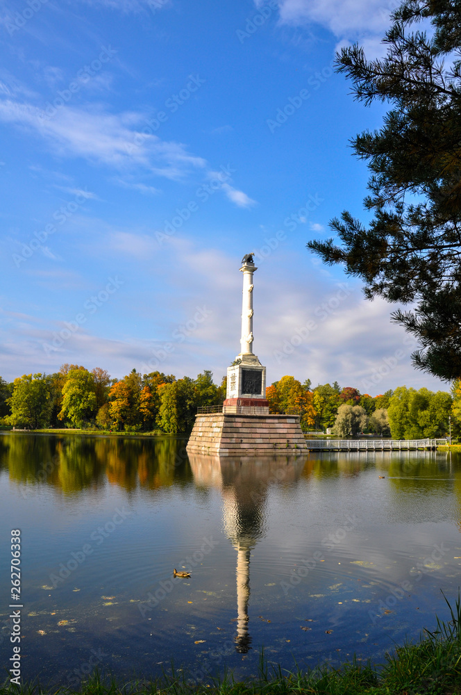 Obraz premium Autumn in the Catherine Park, St. Petersburg