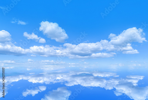 Fototapeta Naklejka Na Ścianę i Meble -  Seascape with clouds and blue sky. Sea and horizon over water.