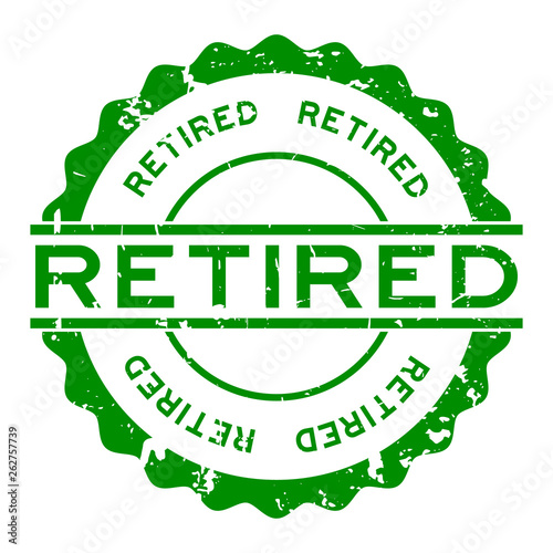 Grunge green retired word round rubber seal stamp on white background