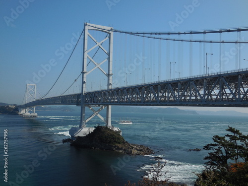 The gorgeous view of blue sea and the white beautiful bridge © 芽依 福本