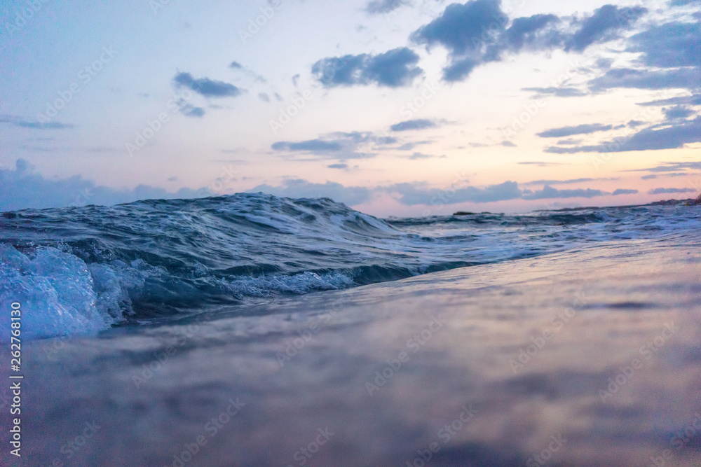 Fototapeta premium Waves with sunset