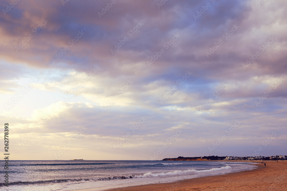 Obraz premium lonely beach at sunset