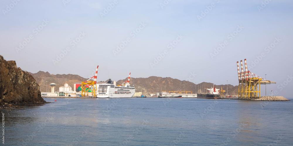 Schiffsreise Oman, Hafen Muskat