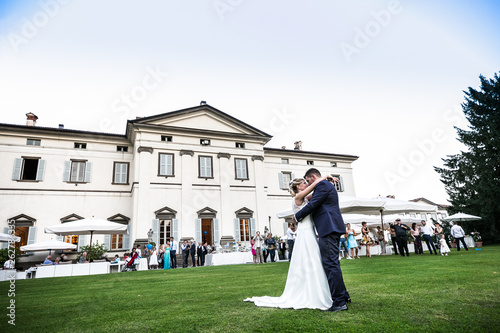 Sposi in villa © Wedding Photo