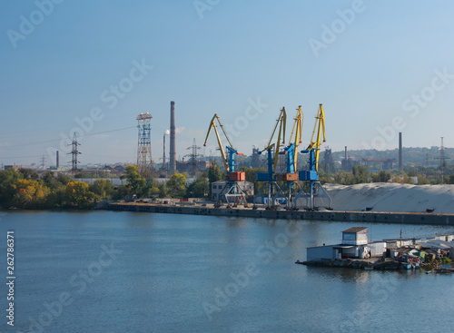 Cargo port © Olexandr Kucherov