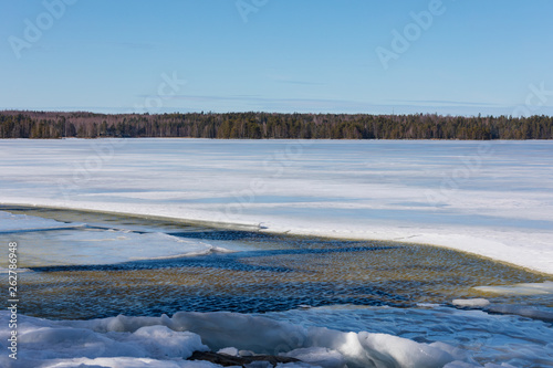 Fototapeta Naklejka Na Ścianę i Meble -  Ice melting in the lake