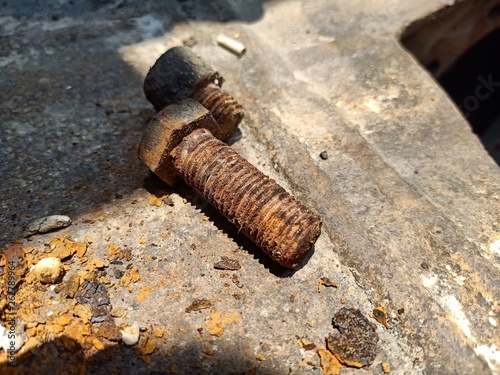  Steel bolts are rusted. Until unable to use in industrial plants