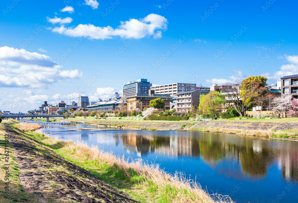 春の京都　鴨川