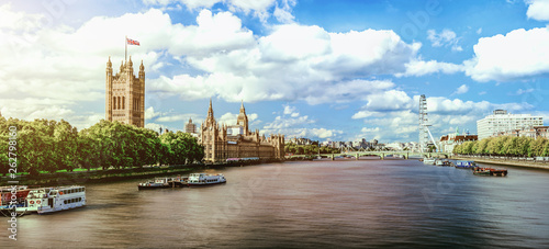 Westminster Palace in London, UK © fenlio