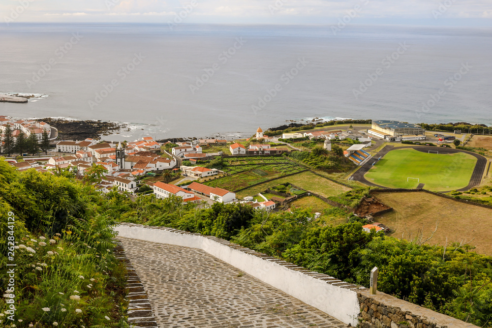 Caminho para Santa Cruz da Graciosa,  Açores, Portugal.