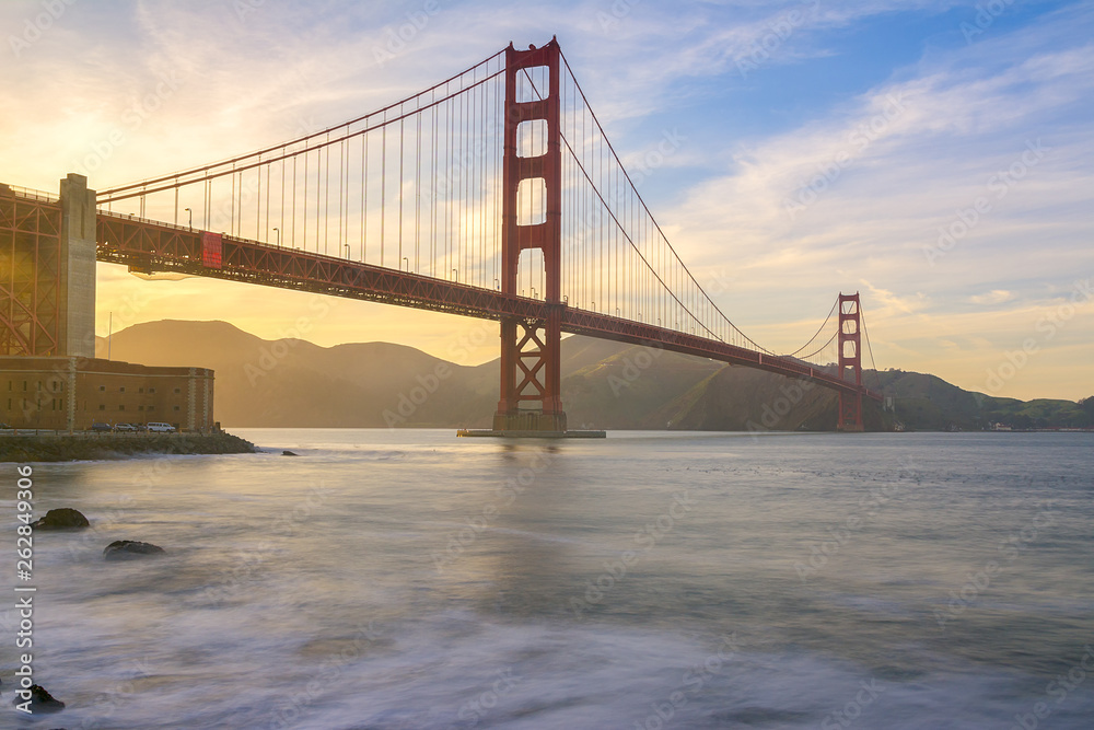 Obraz premium Golden Gate Bridge at sunset, San Francisco, California, Usa